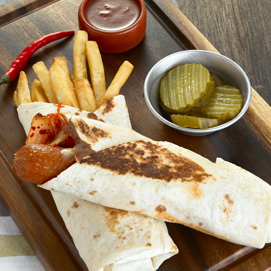 감자튀김과 소시지 랩